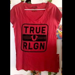 Super cute Red and Black True Religion v-neck 👀